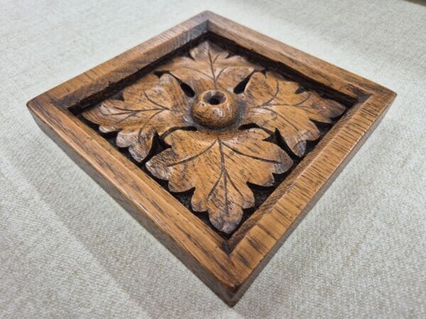 Hand-Carved Oak Leaves Plaque 15x15cm (6